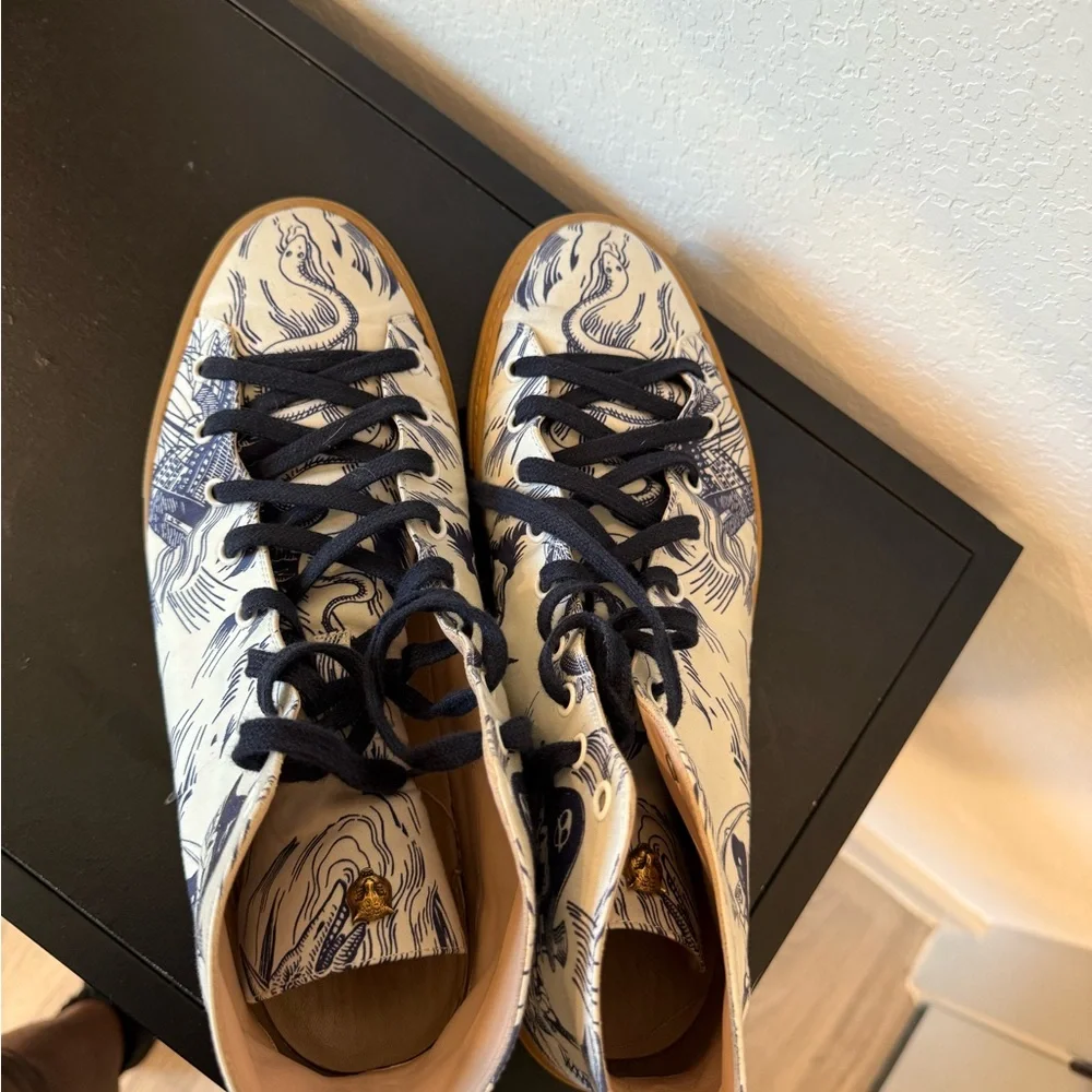 Men's White and Black High-Top Sneakers.Authentic Gucci - Picture 3 of 14